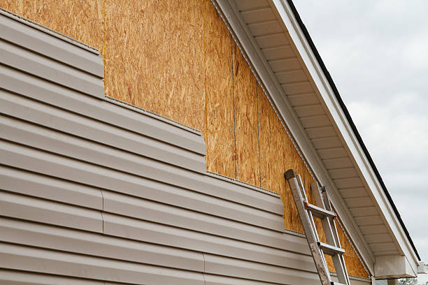 Professional Siding technician working in Libertyville, IL